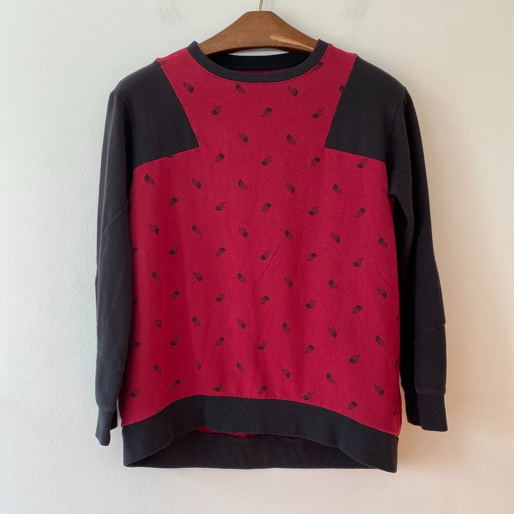 The North Face All Over Logo Print Pullover Sweatshirt Womens Small Red Black